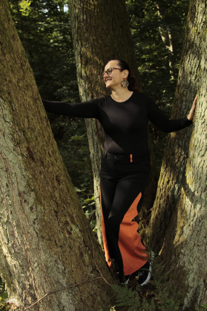 Helena wśród drzew